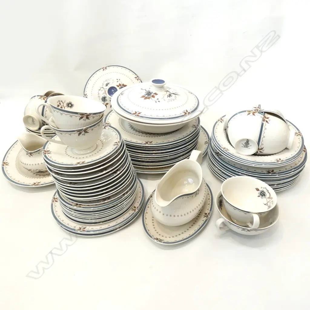 ROYAL DOULTON 'OLD COLONY' DINNER SERVICE Image 1++