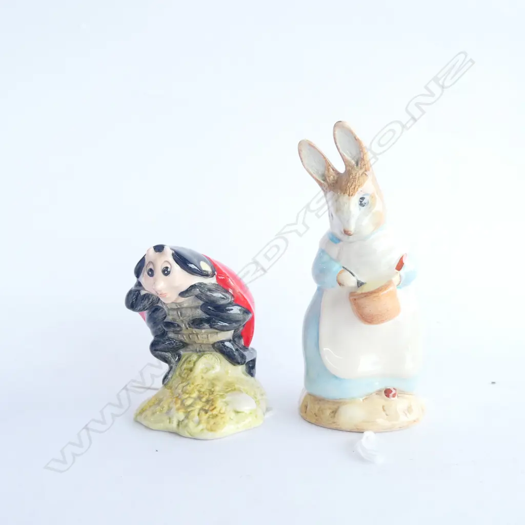 2 X ROYAL ALBERT BEATRIX POTTER FIGURINES - MRS RABBIT COOKING H. 110MM  & MOTHER LADYBIRD H. 65MM Image 1++