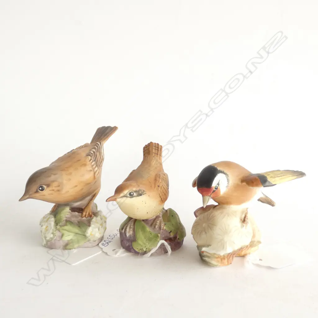 3 BESWICK BISQUE BIRD FIGURINES - GOLD FINCH 3239 -HEDGE SPARROW 3333 & WREN 3198 Image 1++