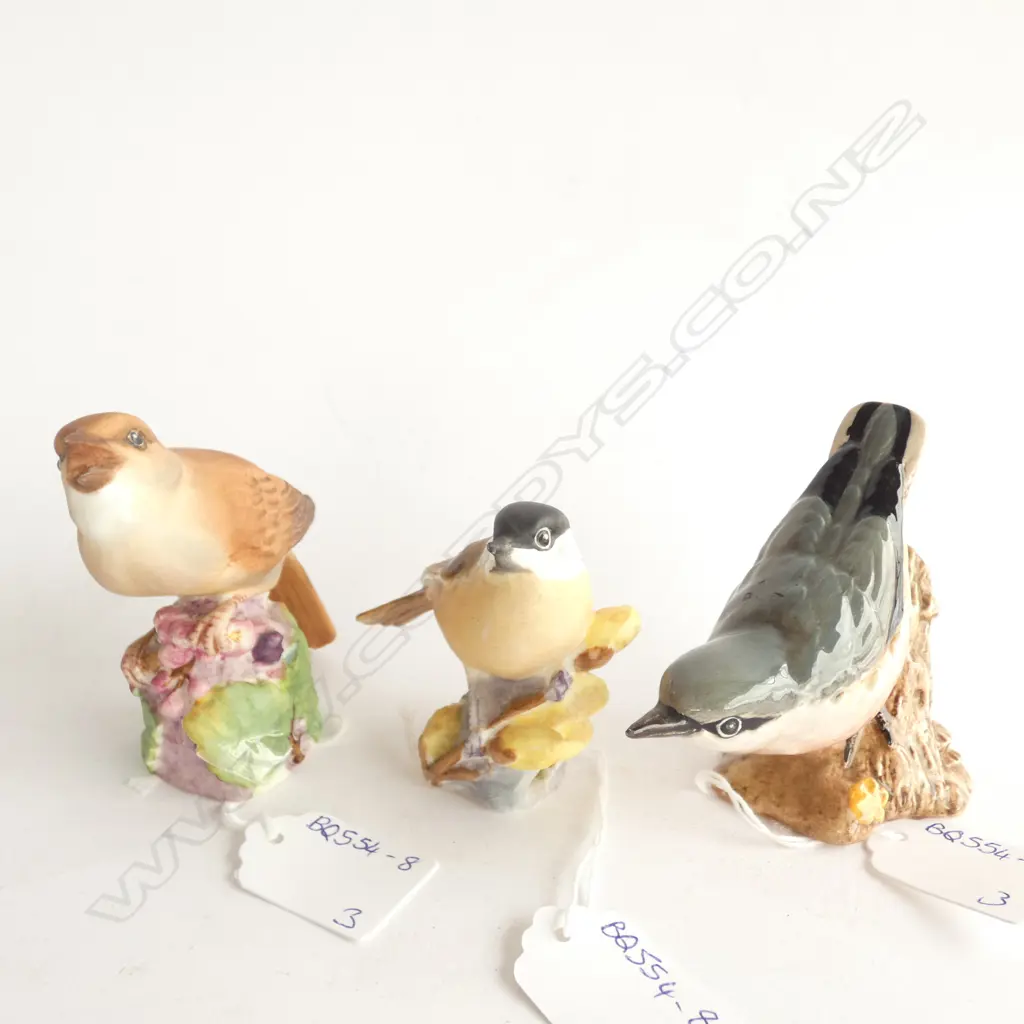 3 BESWICK BIRD FIGURINES MARSH TIT 3336 - NUTHATCH 2413 & NIGHTINGALE 3337 Image 1++