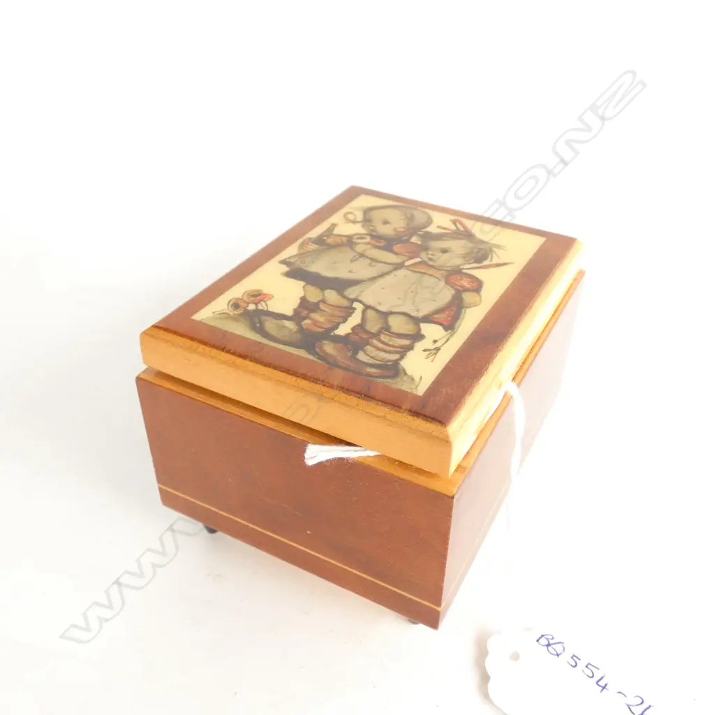 HUMMEL DADDYS GIRLS WOODEN  MUSIC BOX - BLUE DANUBE 75 X 95 X 65MM Image 1++