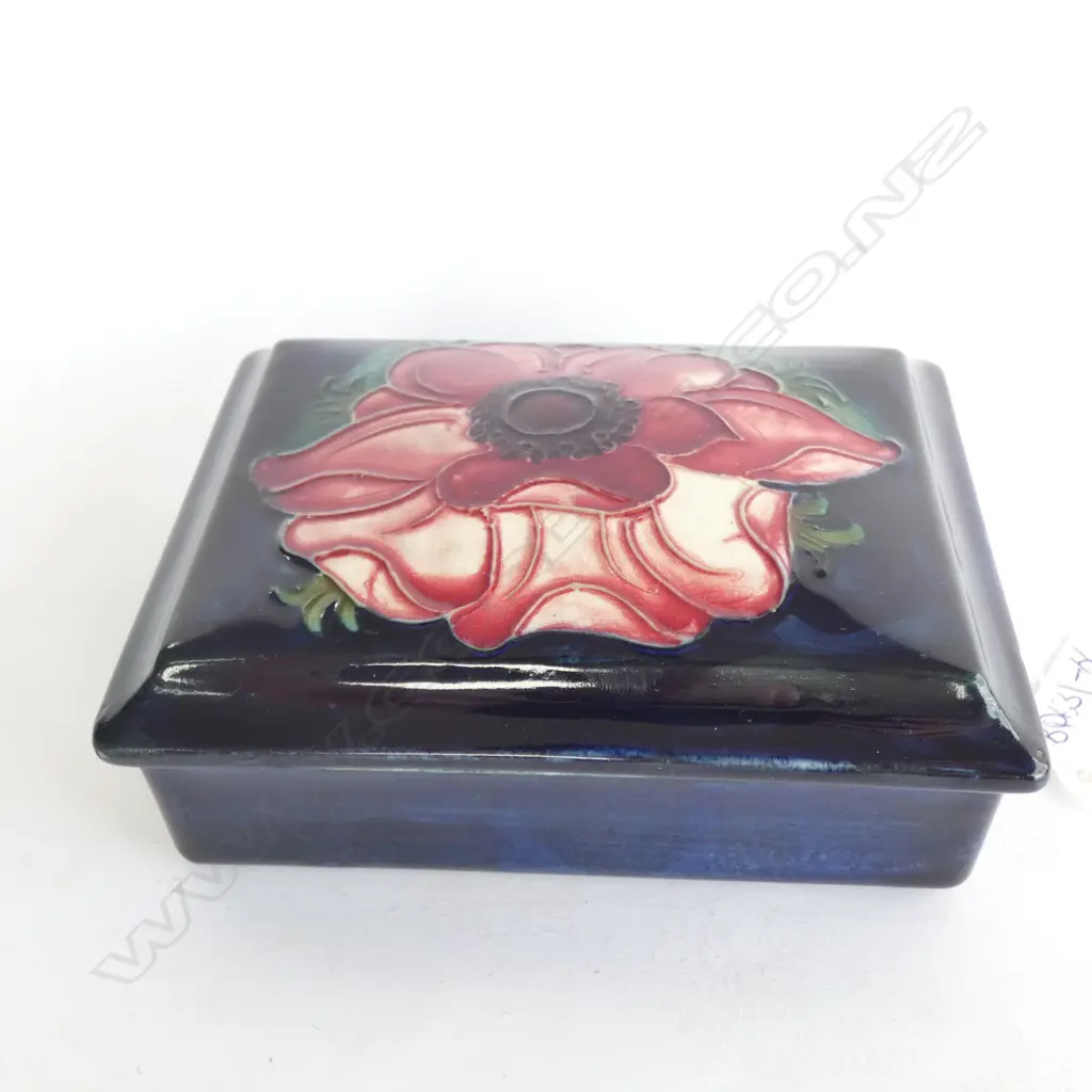 MOORCROFT ANEMONE LIDDED BOX 120 X 90 Image 1++