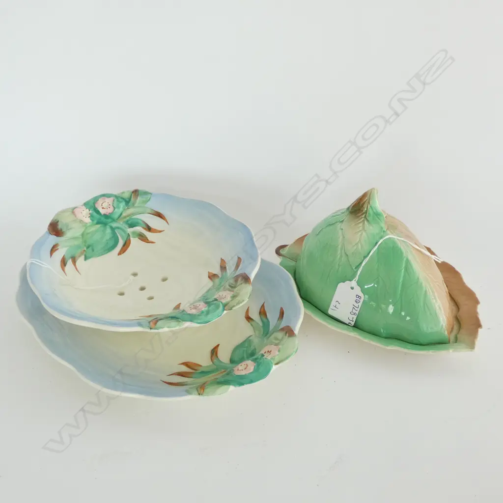 [7ROT] 2 CLARICE CLIFF DISHES & WINTON CHEESE DISH Image 1++