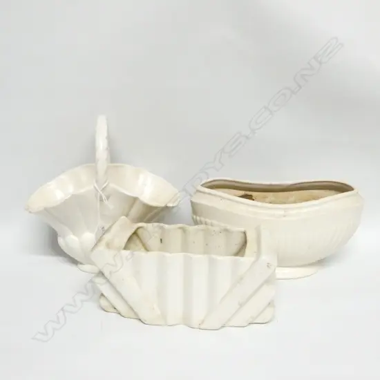 3 WHITE VASES AF 