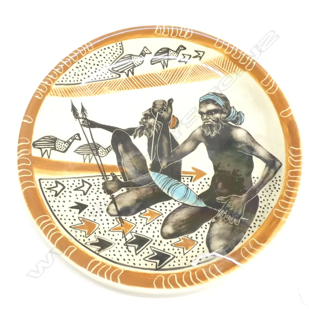 MARTIN BOYD POTTERY PLATE ABORIGINAL MEN 265MM DIA Image 1++