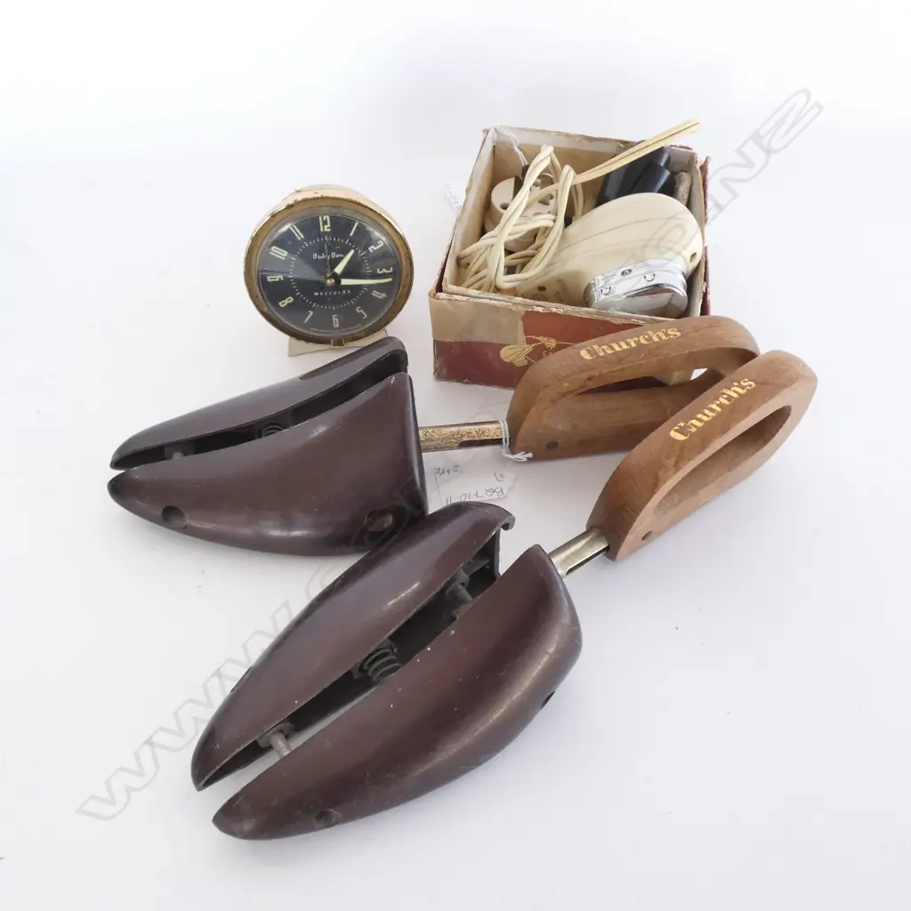VINTAGE SHOE STRETCHERS, OLD ELECTRIC BAKELITE RAZOR & ALARM CLOCK Image 1++