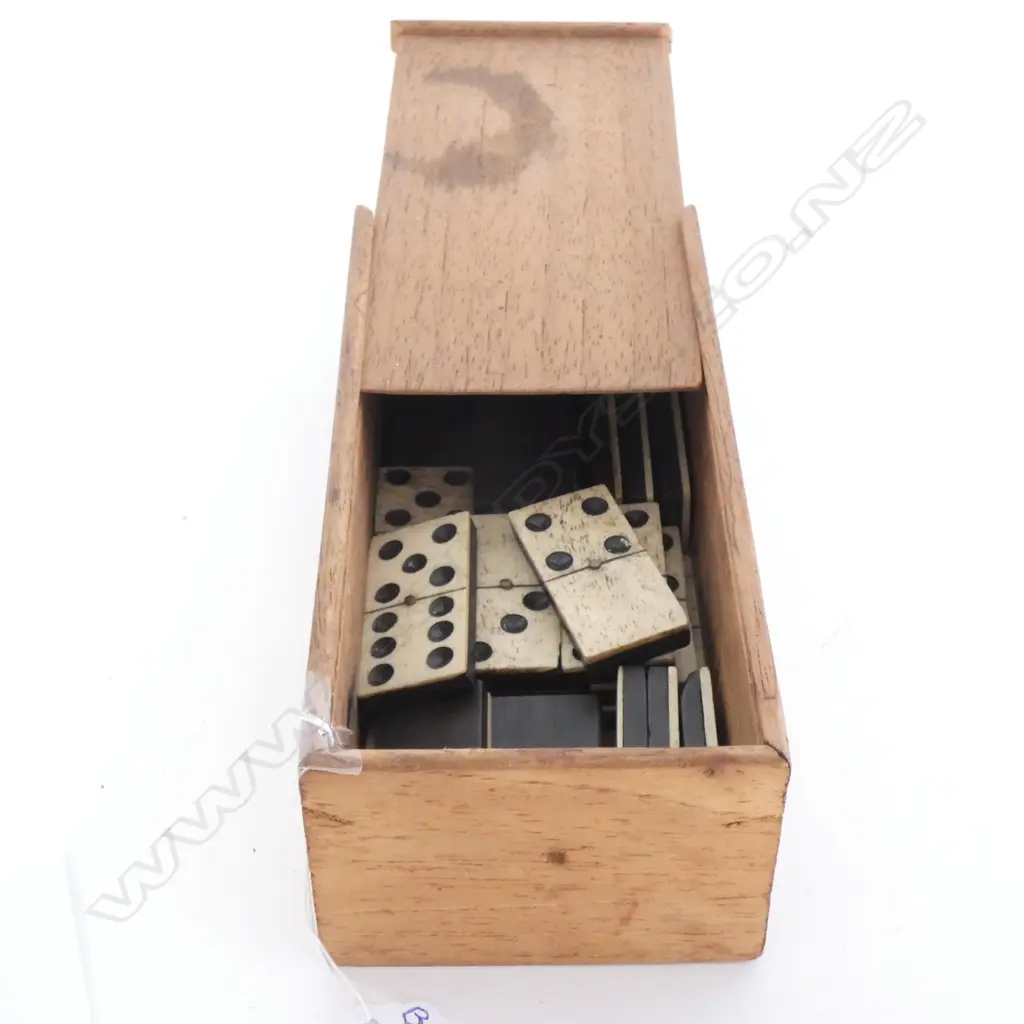 SET BONE & EBONY DOMINO'S IN WOODEN BOX Image 1++