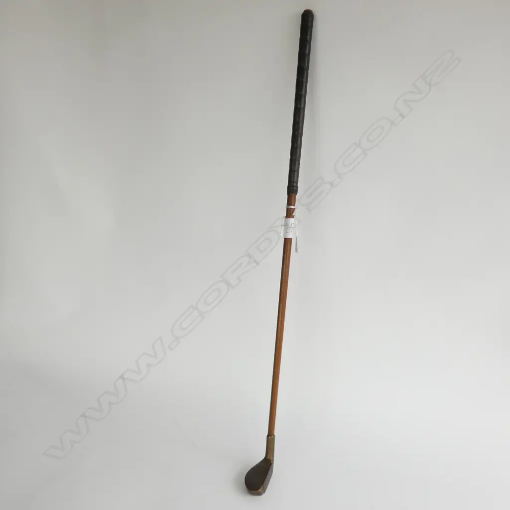 ANTIQUE HICKAY PUTTER - BRASS HEAD Image 1++