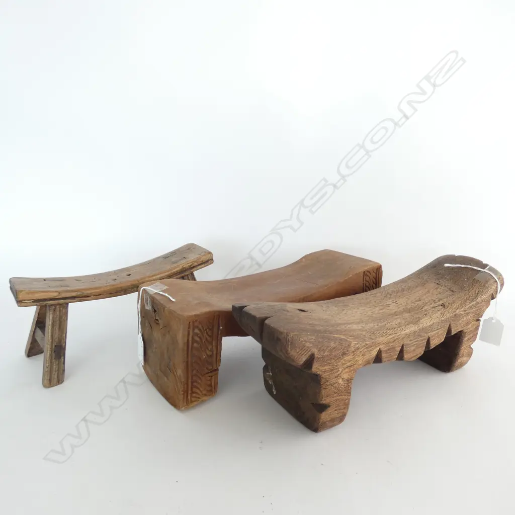 3 CARVED WOODEN HEAD RESTS L. 340MM Image 1++