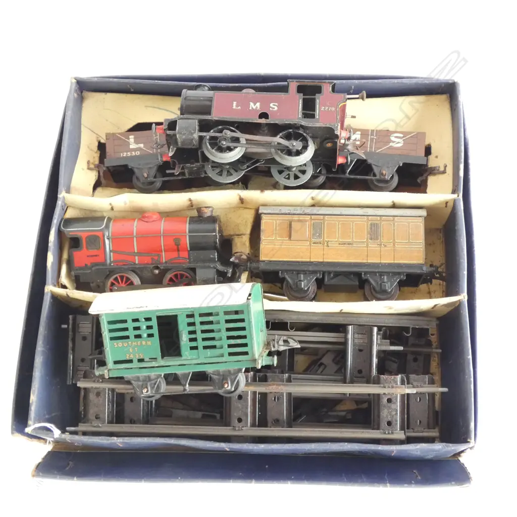 BOXED HORNBY TRAIN SET + 2 OTHER Image 1++