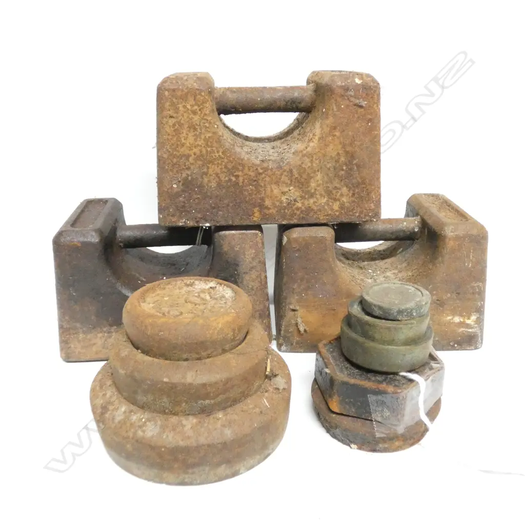 11 ASST. CAST IRON WEIGHTS  Image 1++