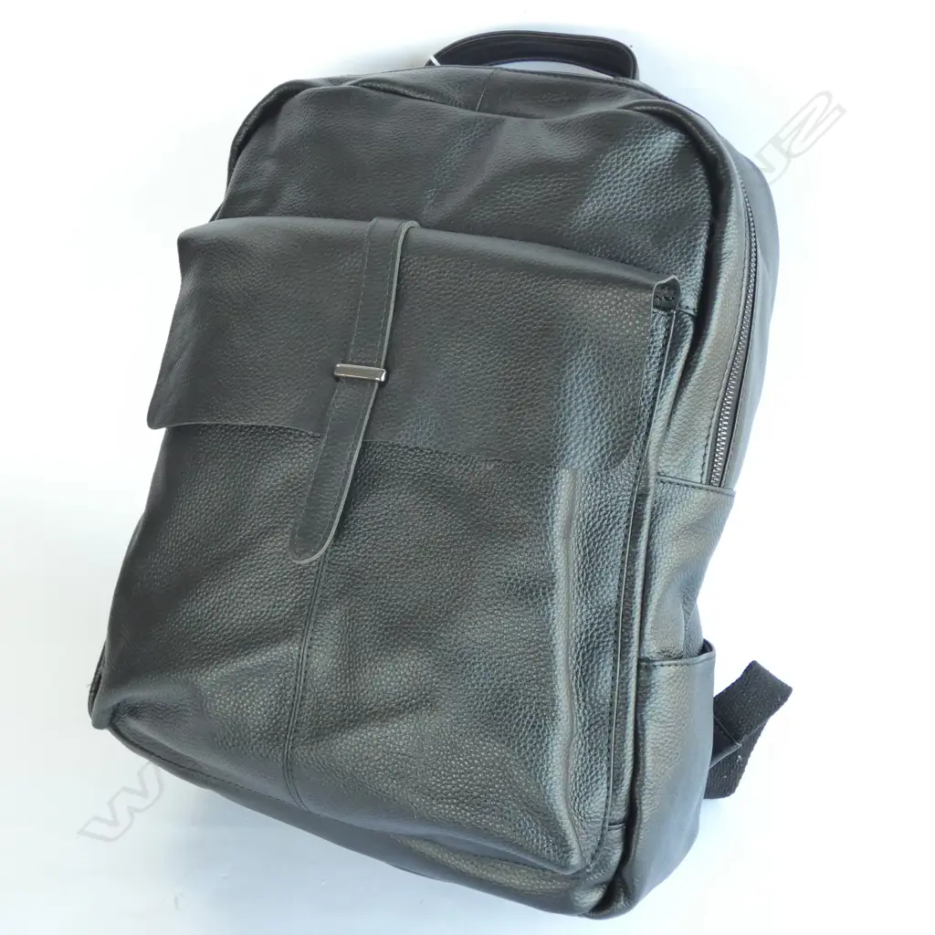 MODERN BLACK LEATHER BACKPACK Image 1++