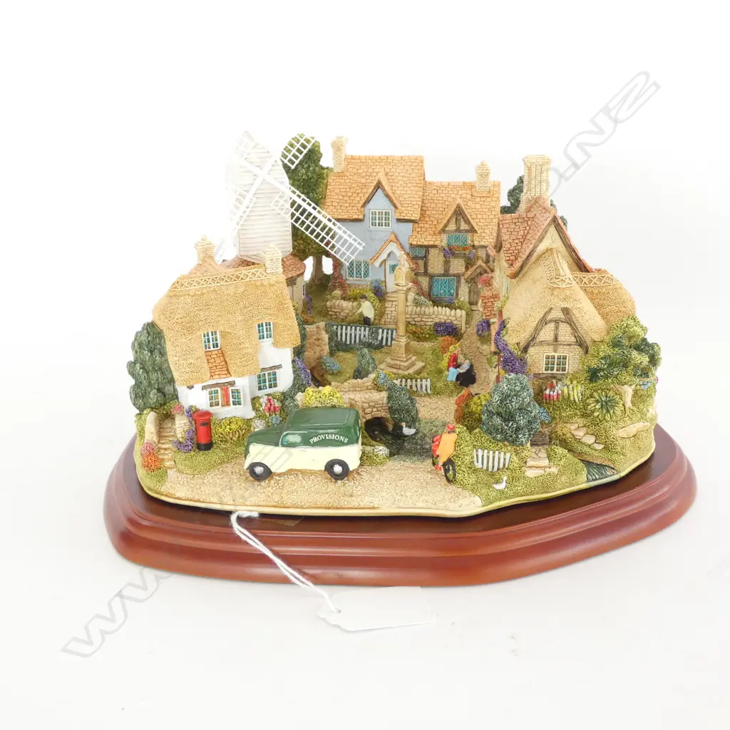 LILLIPUT LANE 'VILLAGE GREEN' 502/2500 L. 220MM + BOX Image 1++