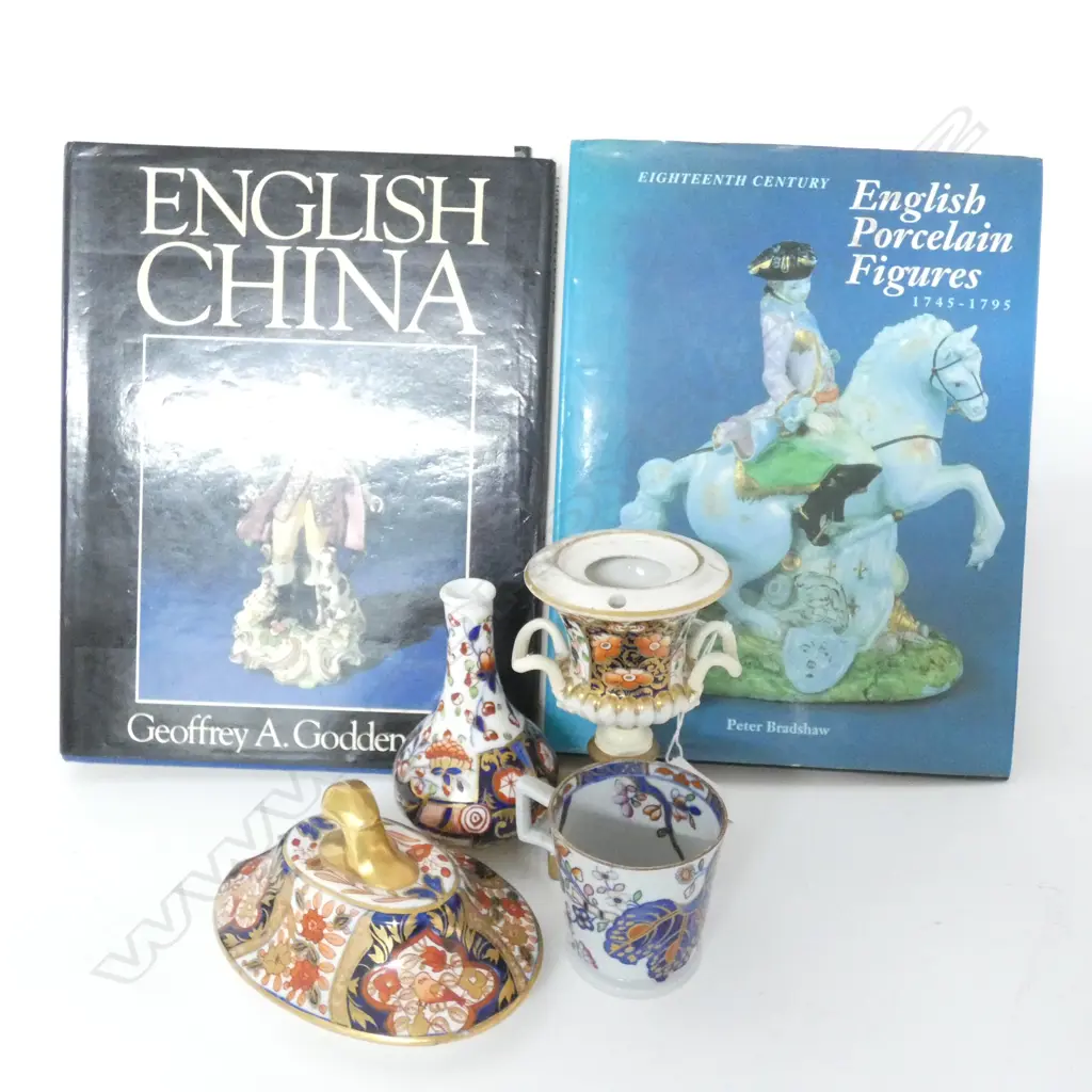 4 PCES IMARI CHINA + 2 BOOKS ON CHINA  Image 1++