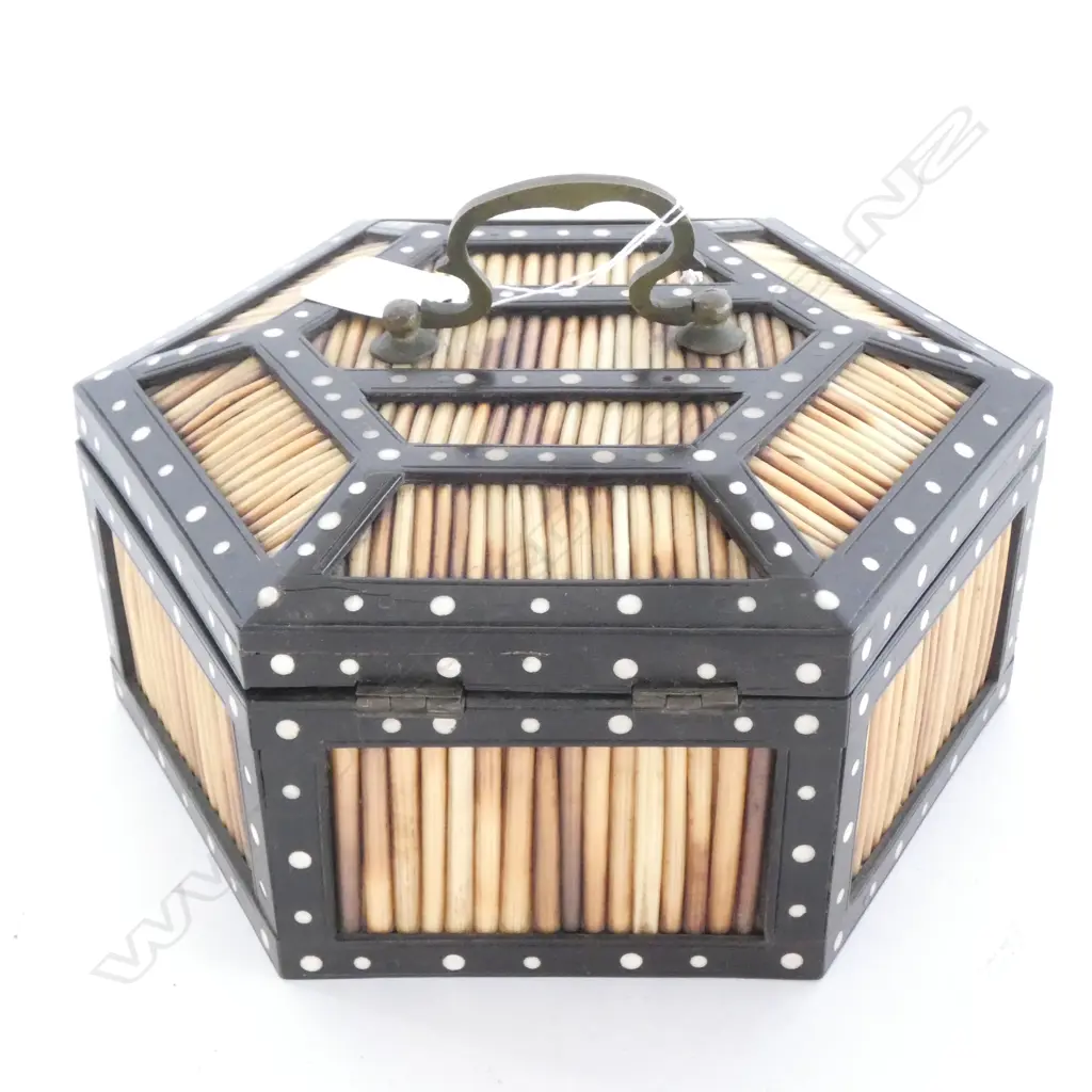 EARLY 20TH CENTURY CEYLON PORCUPINE QUILL HEXAGONAL BOX  DIA. 190MM Image 1++