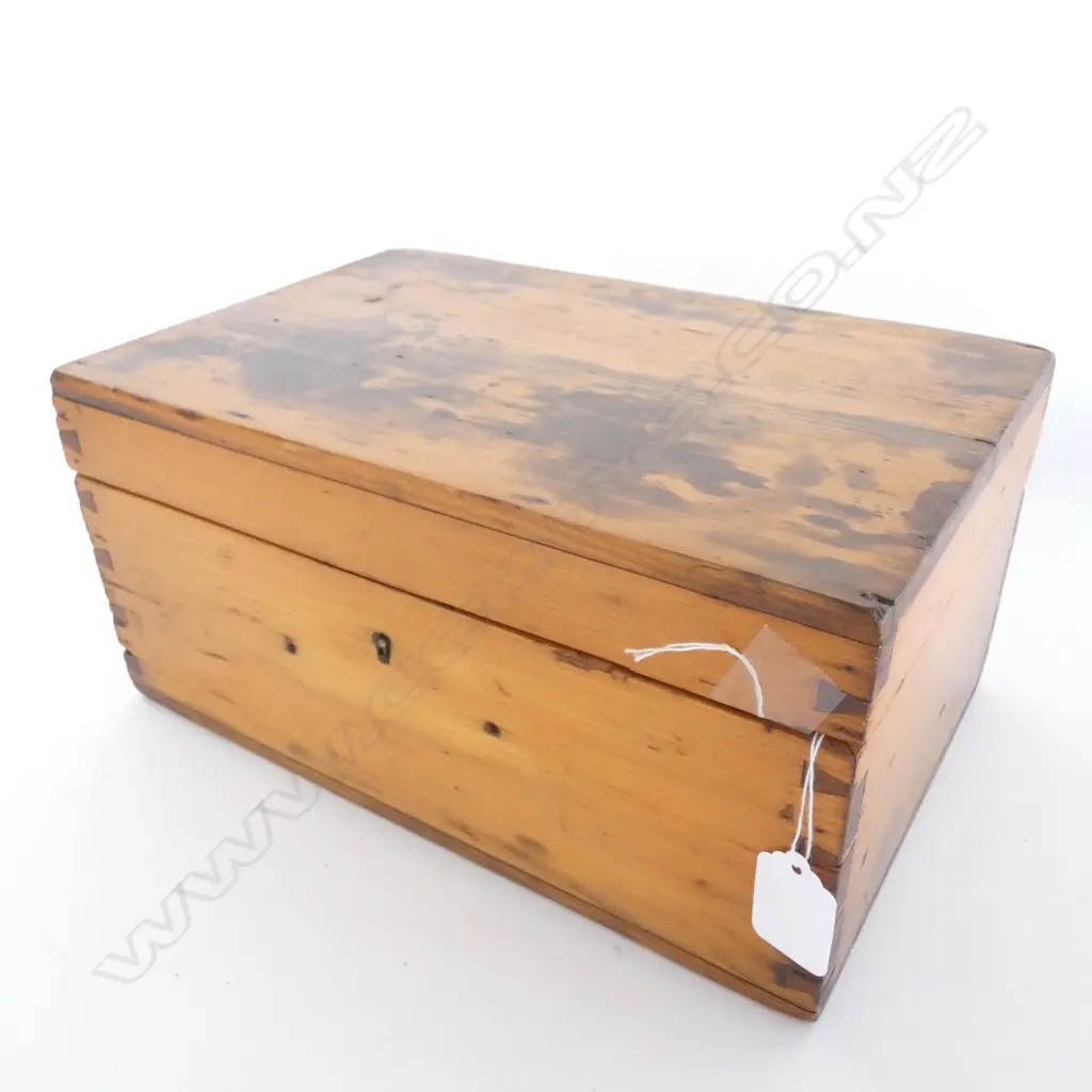 TUNBRIDGE WARE SMALL BOX - SOME DAMAGE 300 X 195 X 140MM Image 1++