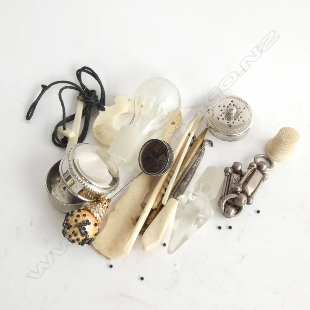 BAG OF LIDS STOPPERS SILVER CHAIN LINKS ETC Image 1++