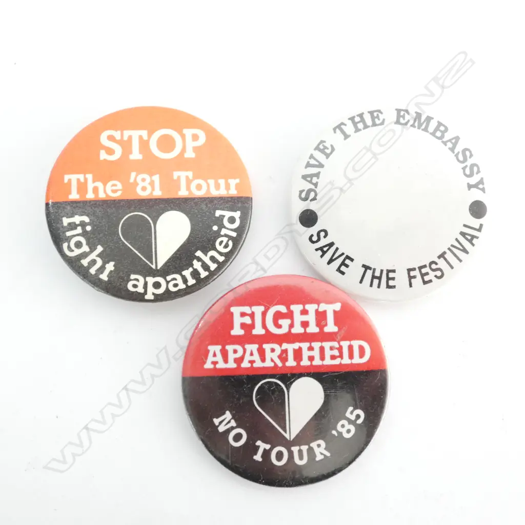 3 OLD BADGES; 1 'STOP THE 81 TOUR, FIGHT APARTHEID' , 1 FIGHT APARTHEID NO TOUR '85 + 1 OTHER Image 1++