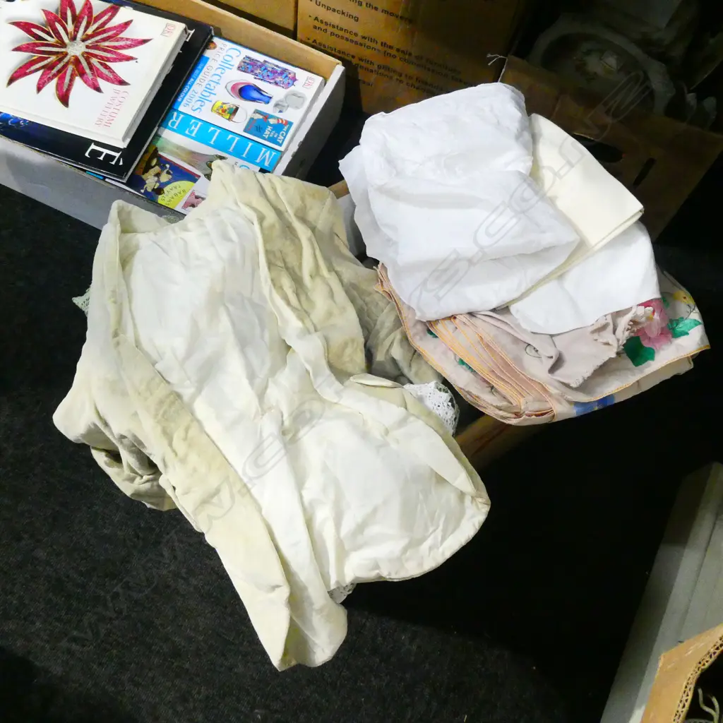 BOX LOT ASST. LINENS ETC  Image 1++