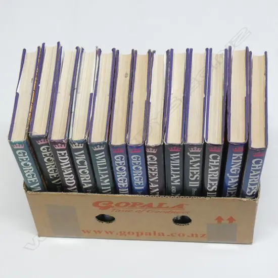 BOX ILLUSTRATED BOOKS ' KINGS & QUEENS OF ENGLAND' - 13 BOOKS
