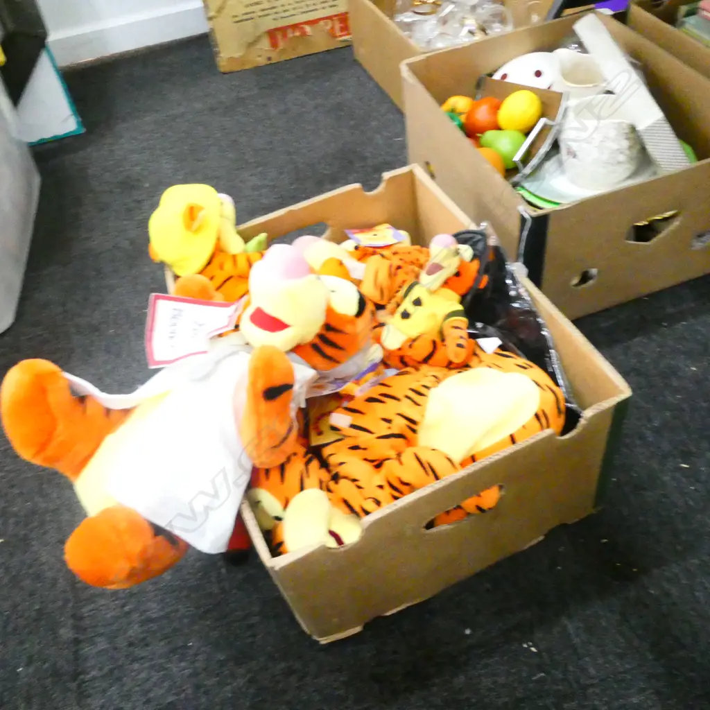 BOX LOT TIGER SOFT TOYS  Image 1++