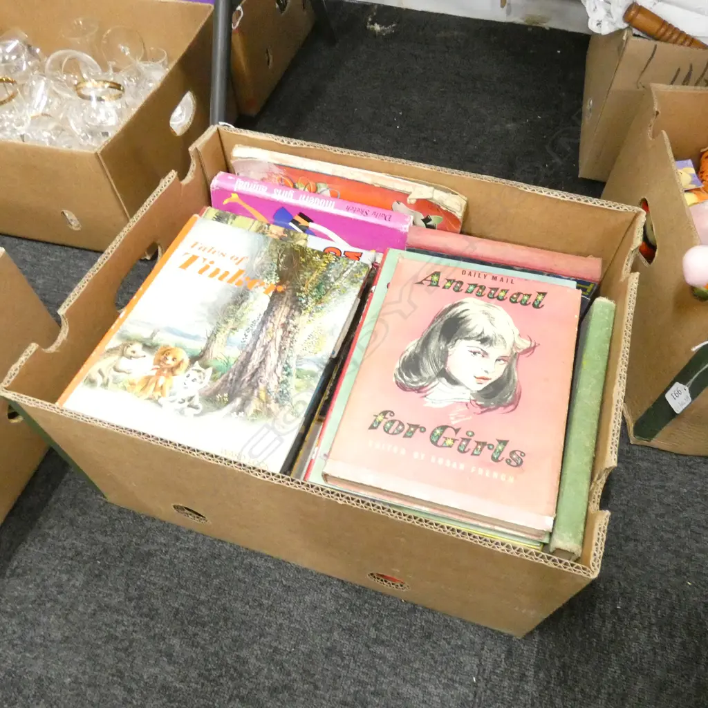 BOX LOT VINTAGE ANNUALS   Image 1++