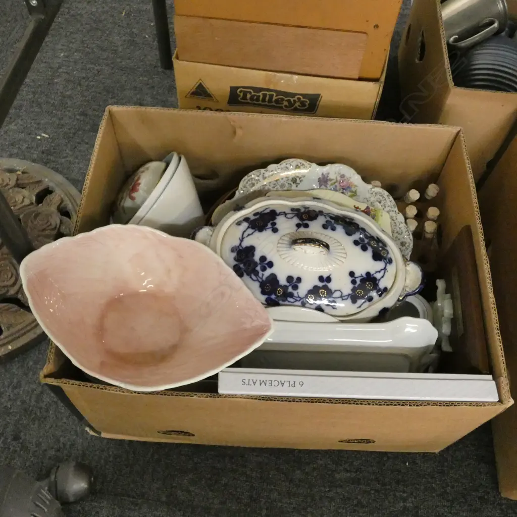 BOX LOT ASST. CHINA  Image 1++