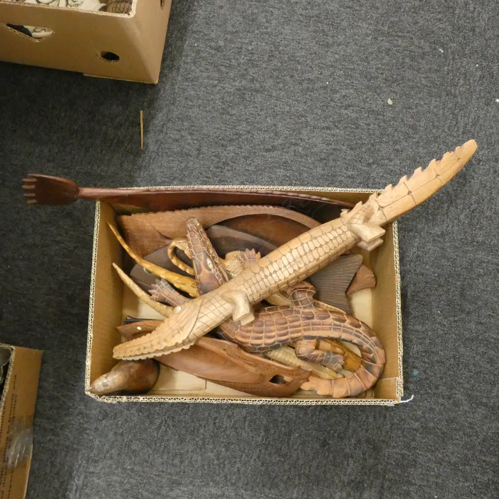 BOX LOT CARVED WOODEN ALLIGATORS, FISH ETC Image 1++