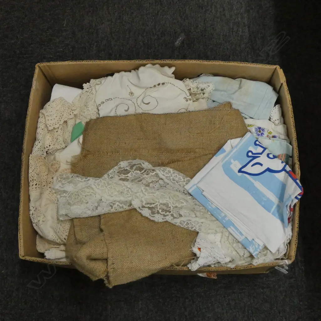 LG BOX LOT ASST OLD LINEN & DOILIES Image 1++