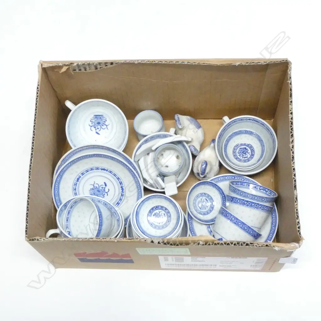 SMALL BOX ORIENTAL BLUE & WHITE CHINA  Image 1++