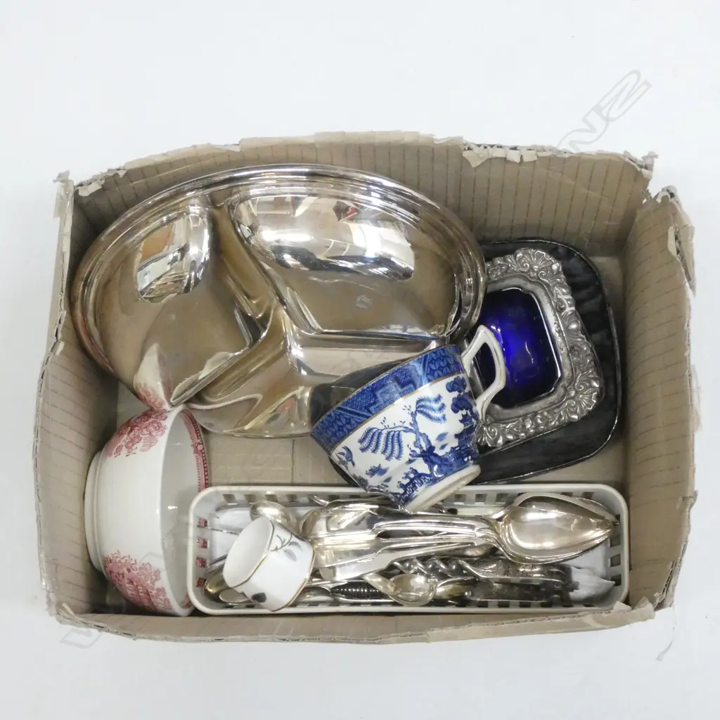 BOX LOT CUTLERY, CHINA ETC Image 1++