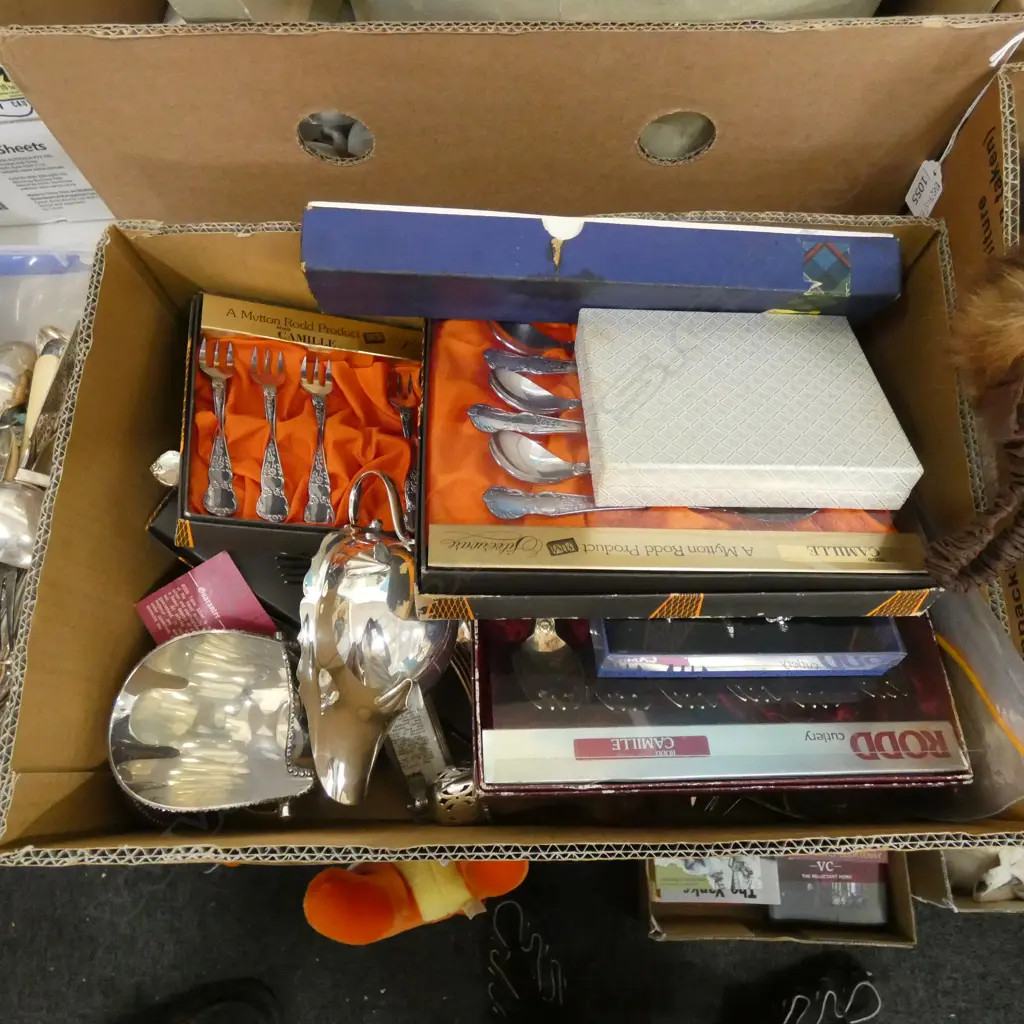 BOX LOT CASED CUTLERY ETC Image 1++