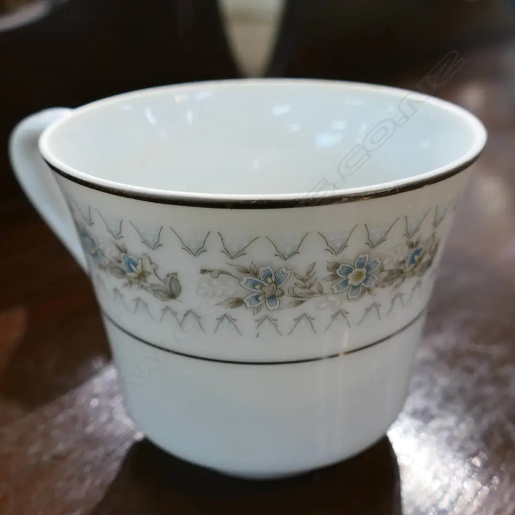 ASSORTED JAPANESE 'GLORY' CHINA DINNER SET PIECES Image 1++