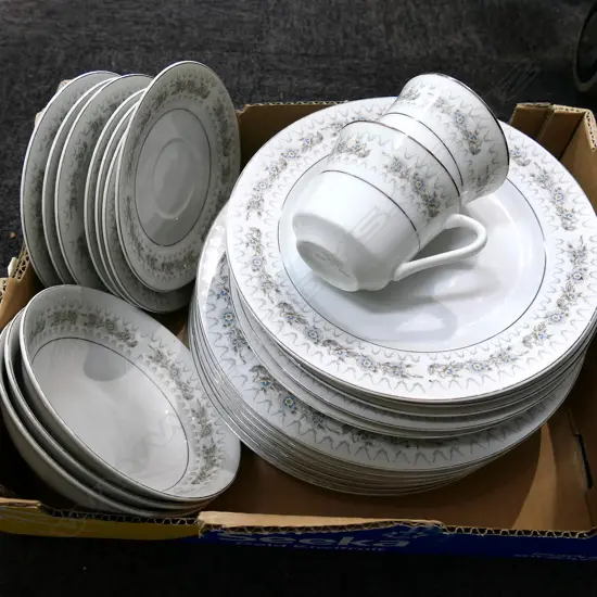 ASSORTED JAPANESE 'GLORY' CHINA DINNER SET PIECES