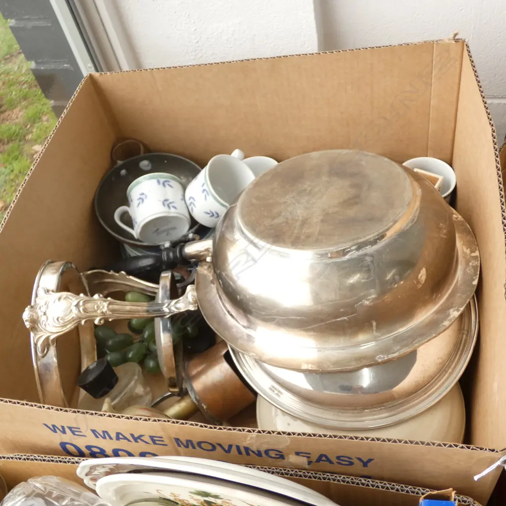 BOX LOT EP SERVING DISHES, VILLEROY & BOCH CUPS ETC Image 1++