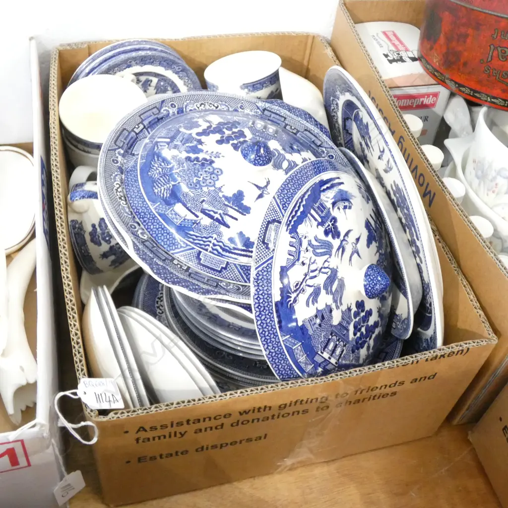 WILLOW PATTERN DINNERSERVICE Image 1++