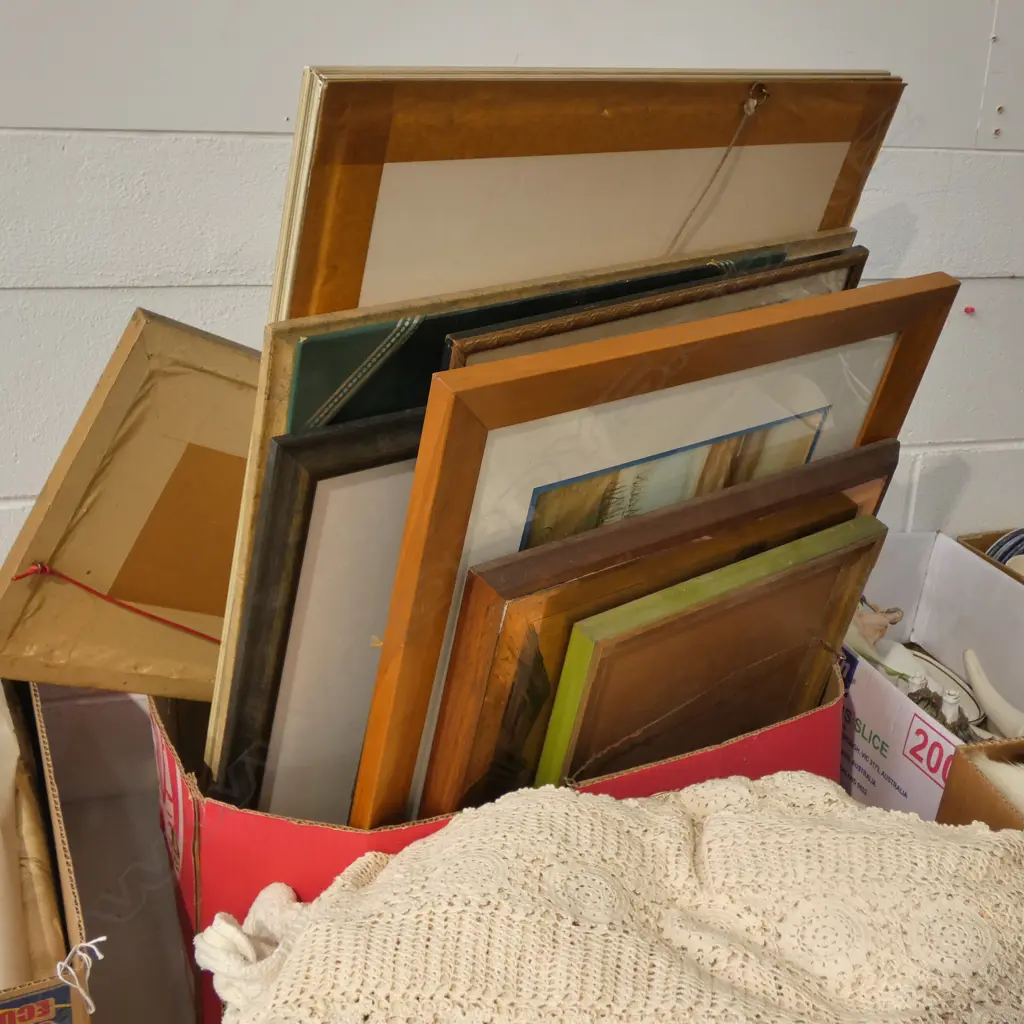 BOX LOT ASST. ARTWORKS  Image 1++