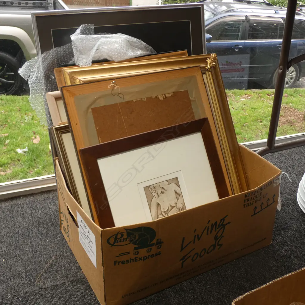 BOX LOT ASST. ARTWORKS  Image 1++