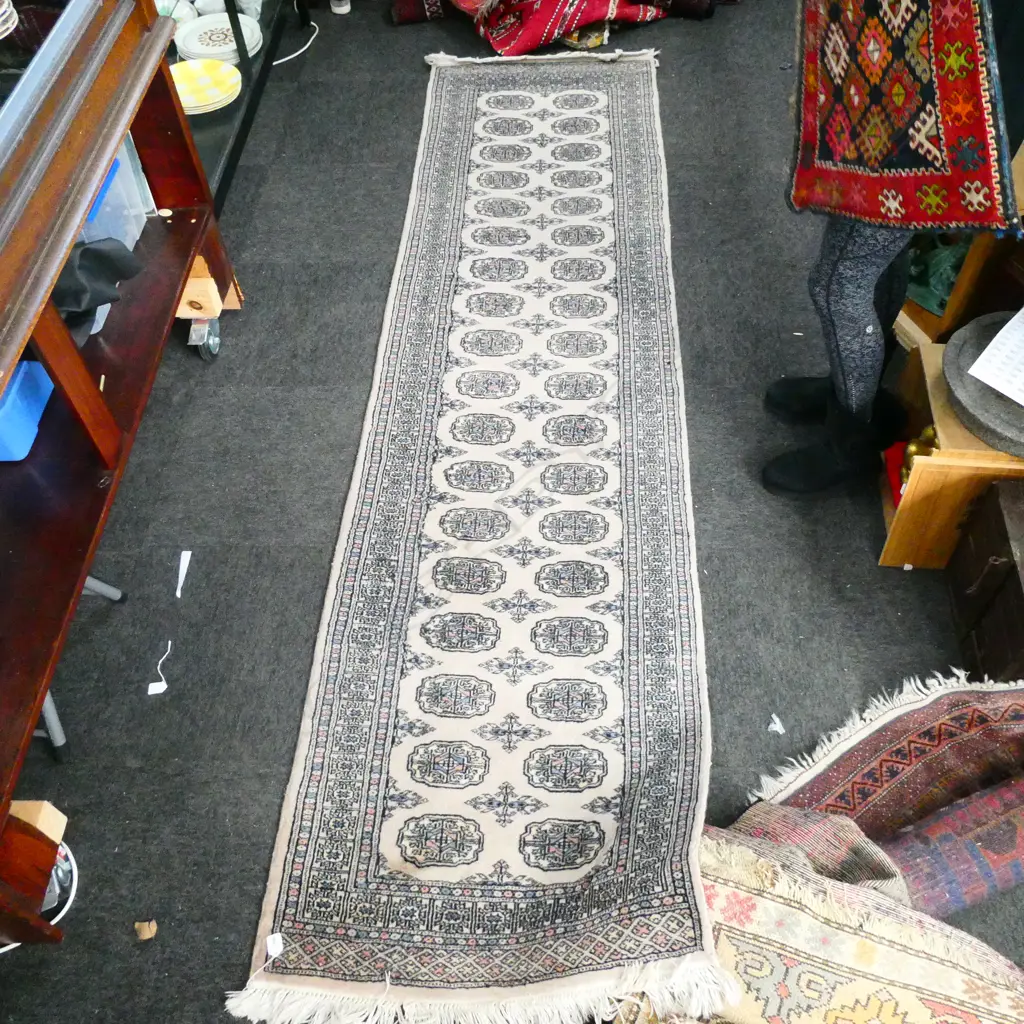 SMALL HANDKNOTTED RUNNER 2960 X 780 MM Image 1++