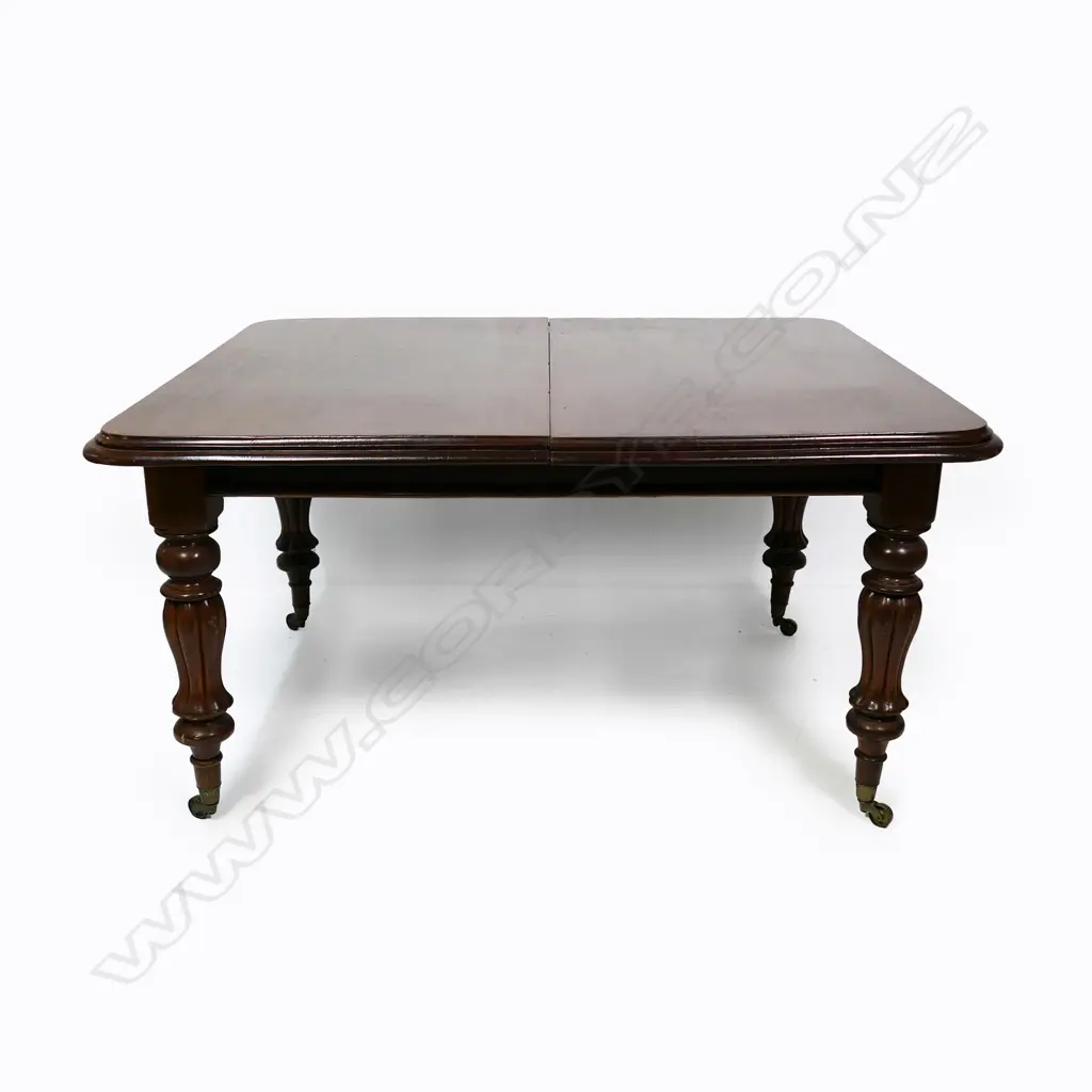 A Victorian eight-seater mahogany dining table Image 1++