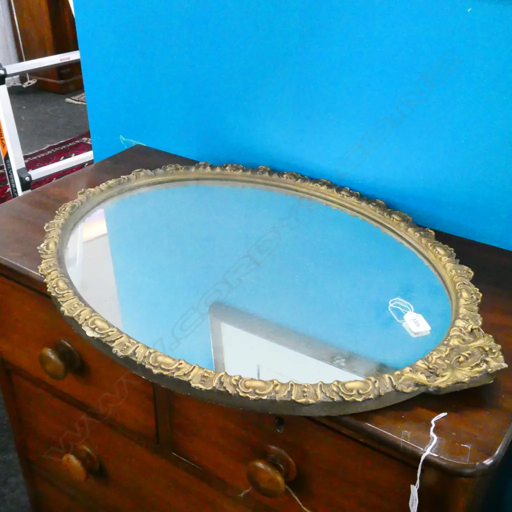 VINTAGE OVAL GILT FRAMED MIRROR 715 X 515M Image 1++