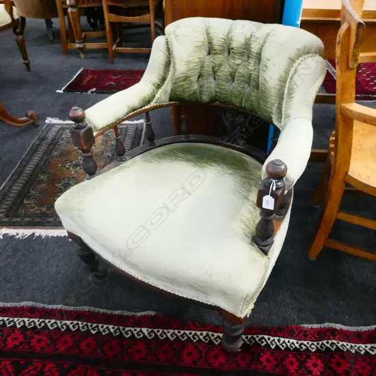 UPHOLSTERED VICTORIAN CHAIR 