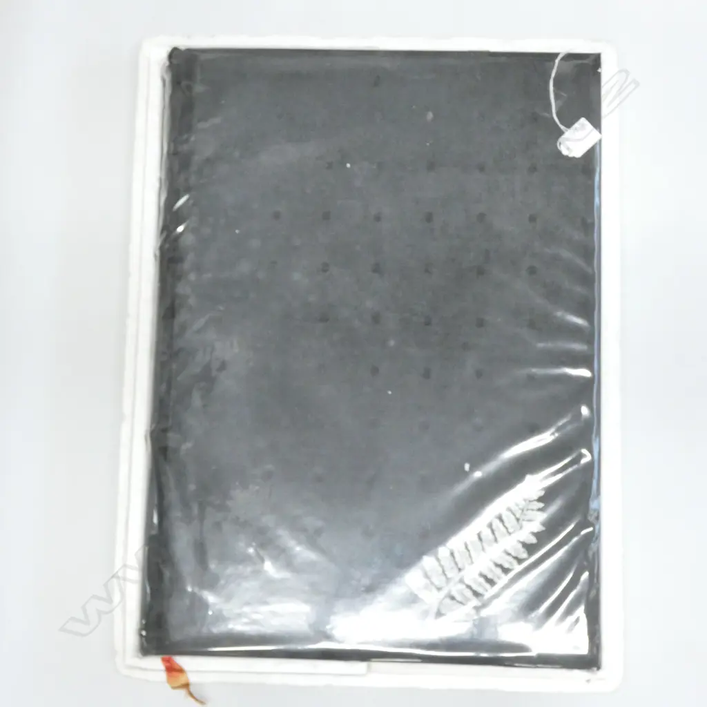 BOOK 'MEN IN BLACK LT.ED. 514/1200. DELUXE BOXED ED. Image 1++