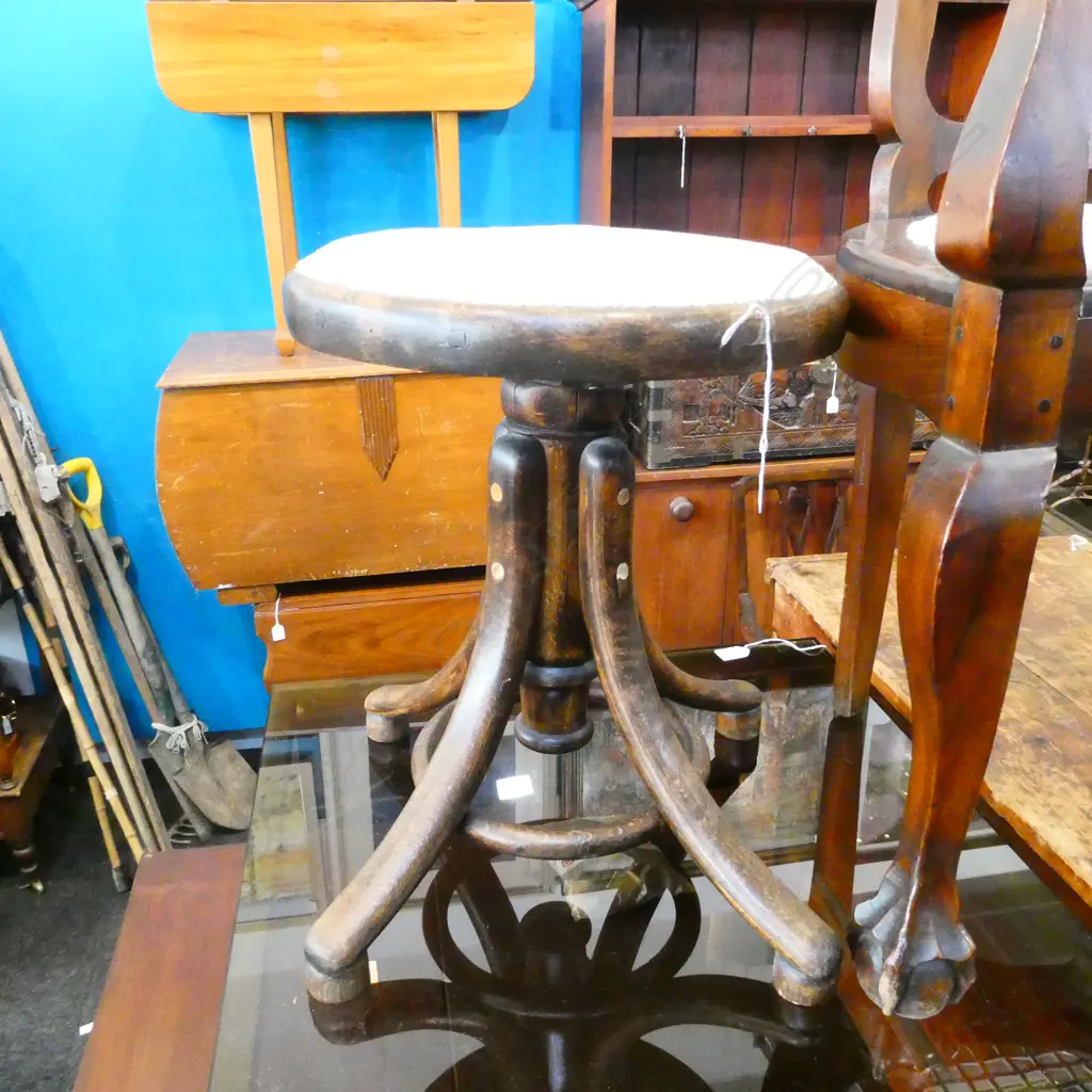 BENTWOOD STOOL H. 460MM Image 1++