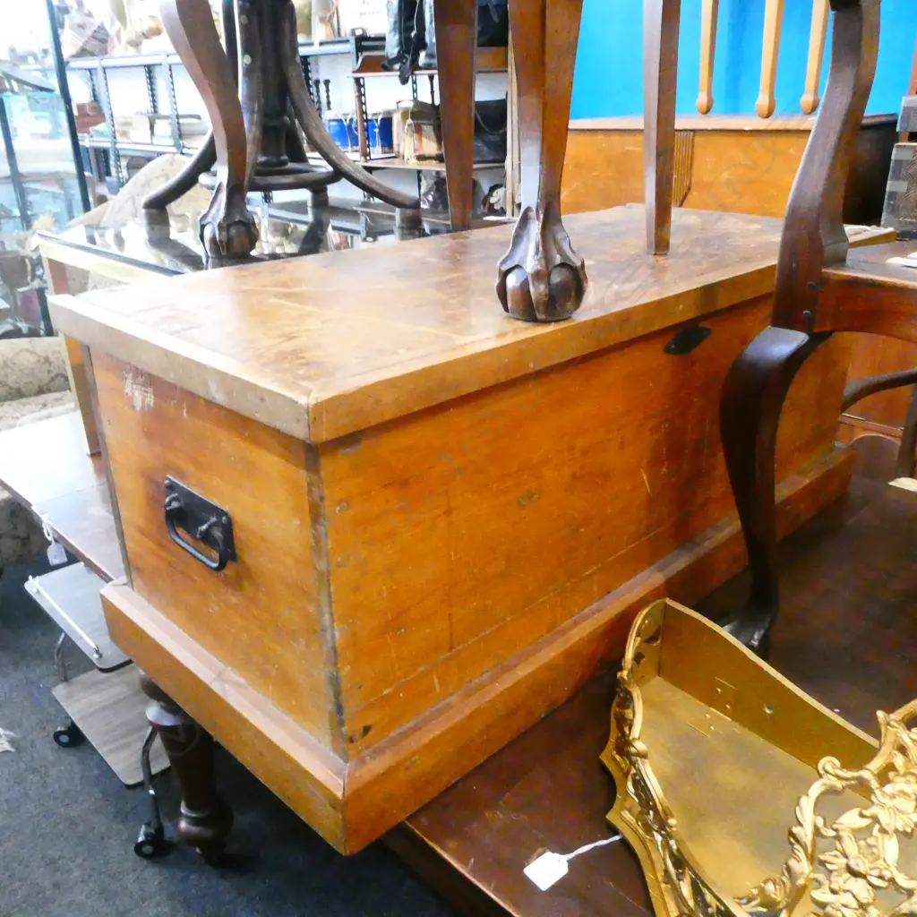 KAURI CARPENTERS CHEST  Image 1++