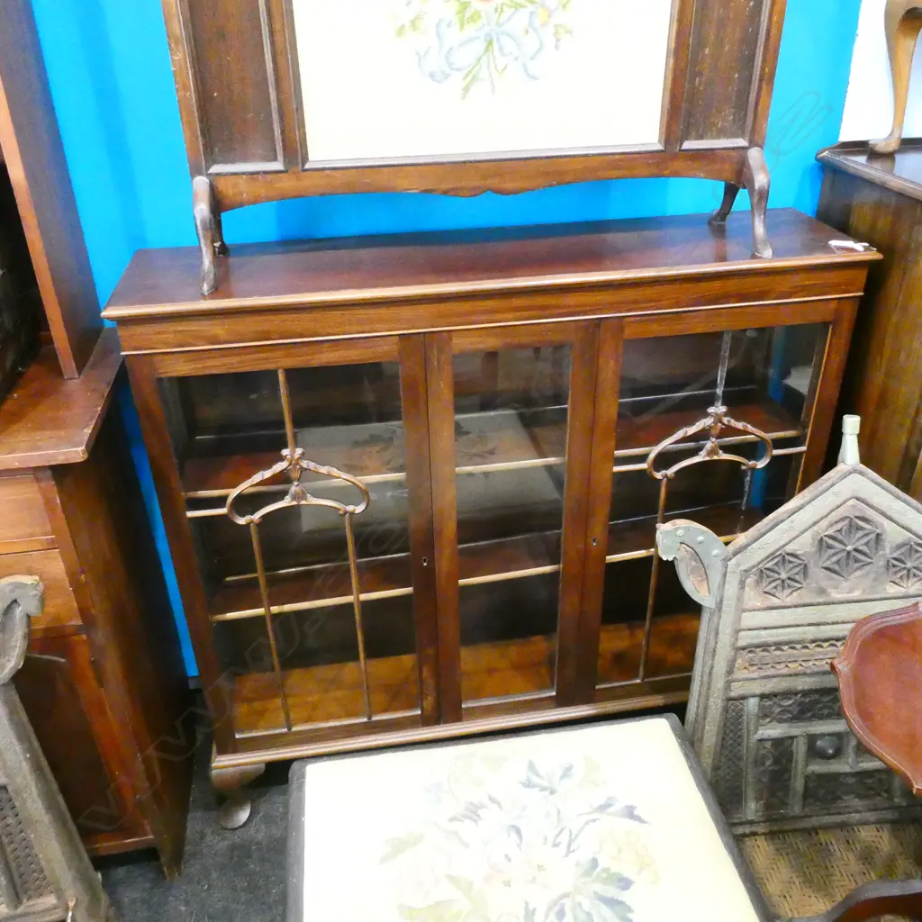 2 DOOR GLAZED DISPLAY CABINET H. 1110MM W. 1170MM Image 1++