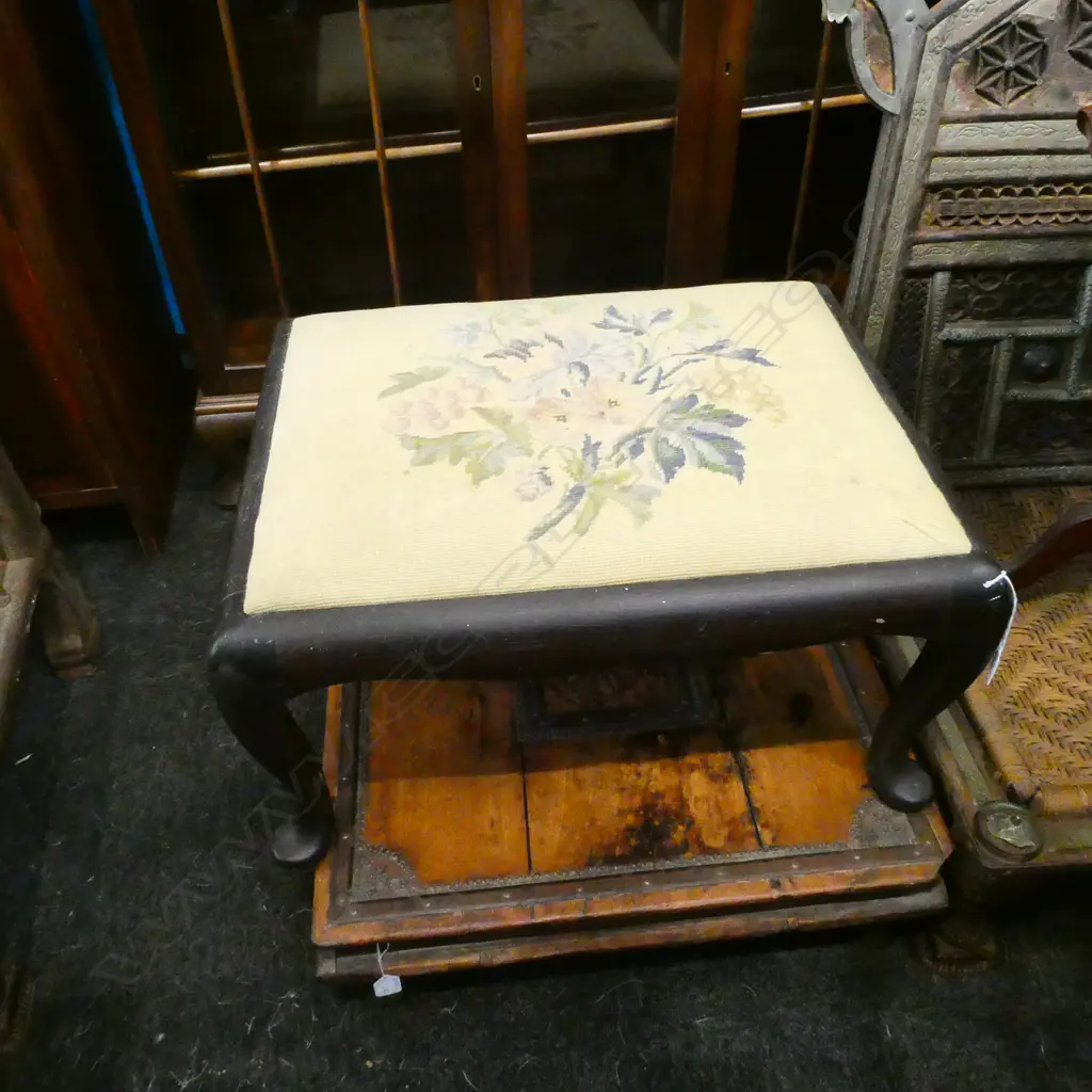 QUEEN ANNE STYLE TAPESTRY STOOL W. 630MM Image 1++
