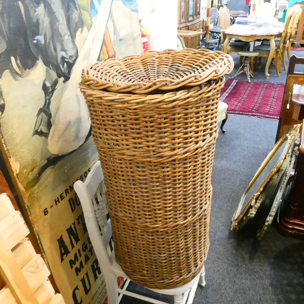 LARGE CANE LAUNDRY BASKET H870 Image 1++