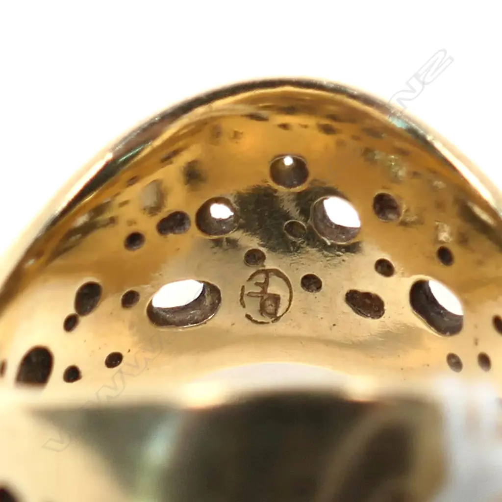 UNIQUE 9ct GOLD RING, CHRISTCHURCH JEWELLERY (STAMPED DF) c.1985. 11.4gm  Image 1++