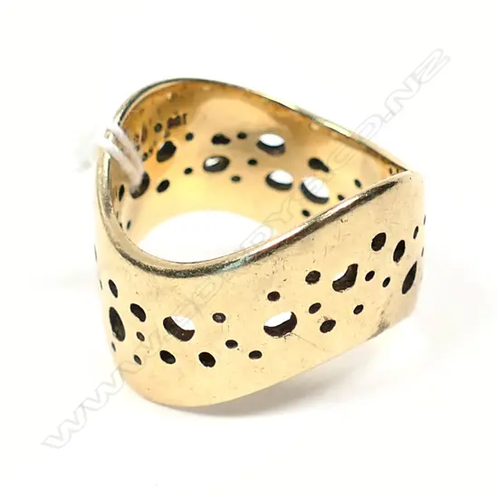 UNIQUE 9ct GOLD RING, CHRISTCHURCH JEWELLERY (STAMPED DF) c.1985. 11.4gm 